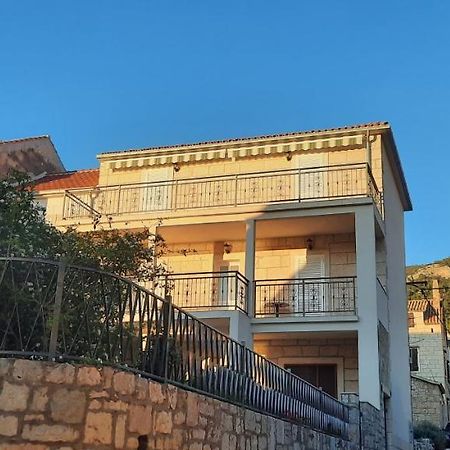 Apartments Villa Beba Комижа Экстерьер фото