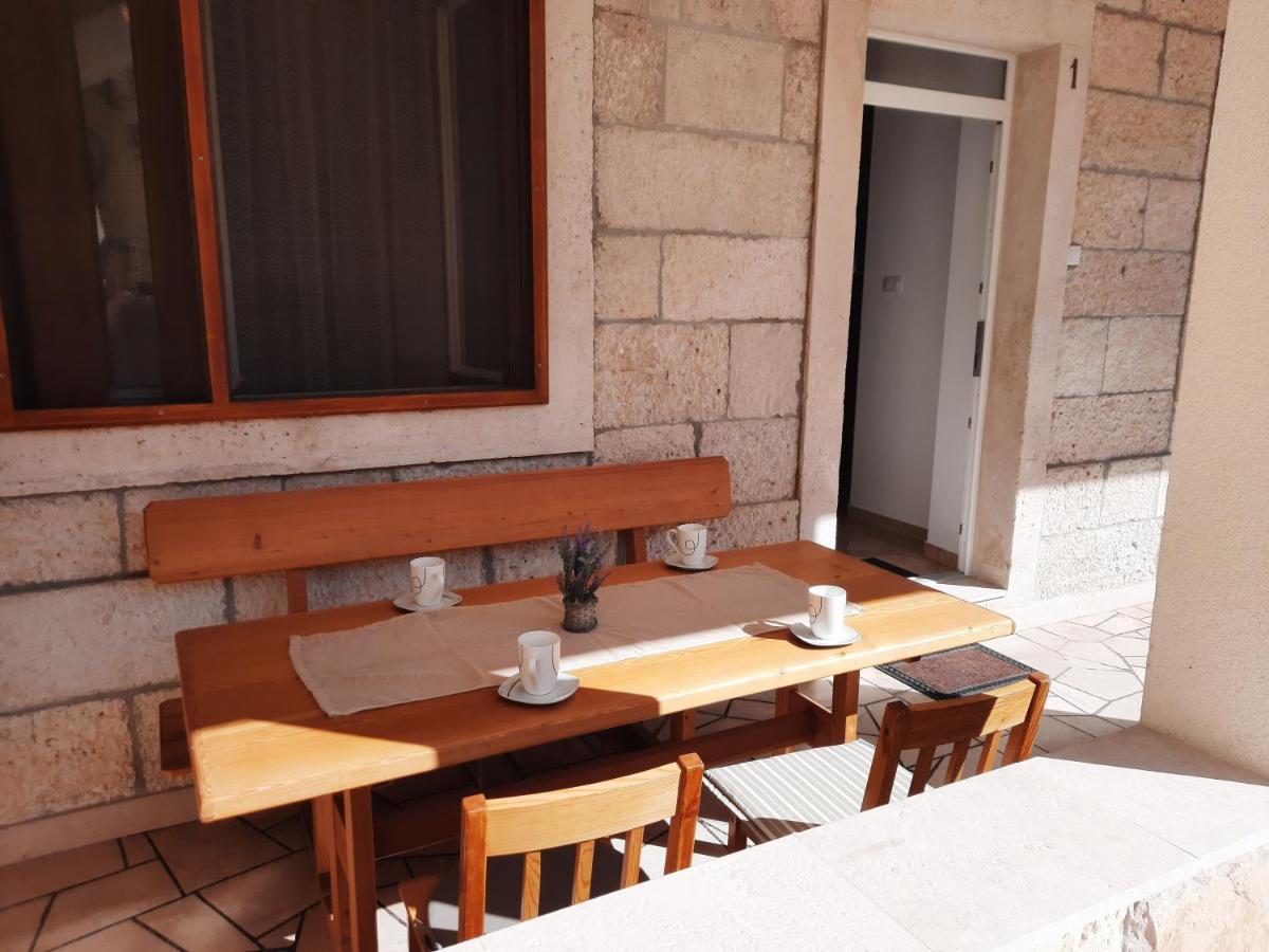 Apartments Villa Beba Комижа Экстерьер фото