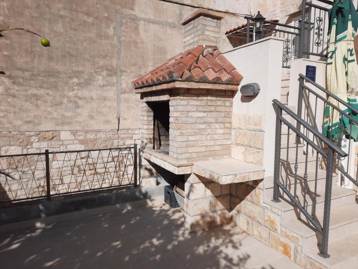 Apartments Villa Beba Комижа Экстерьер фото