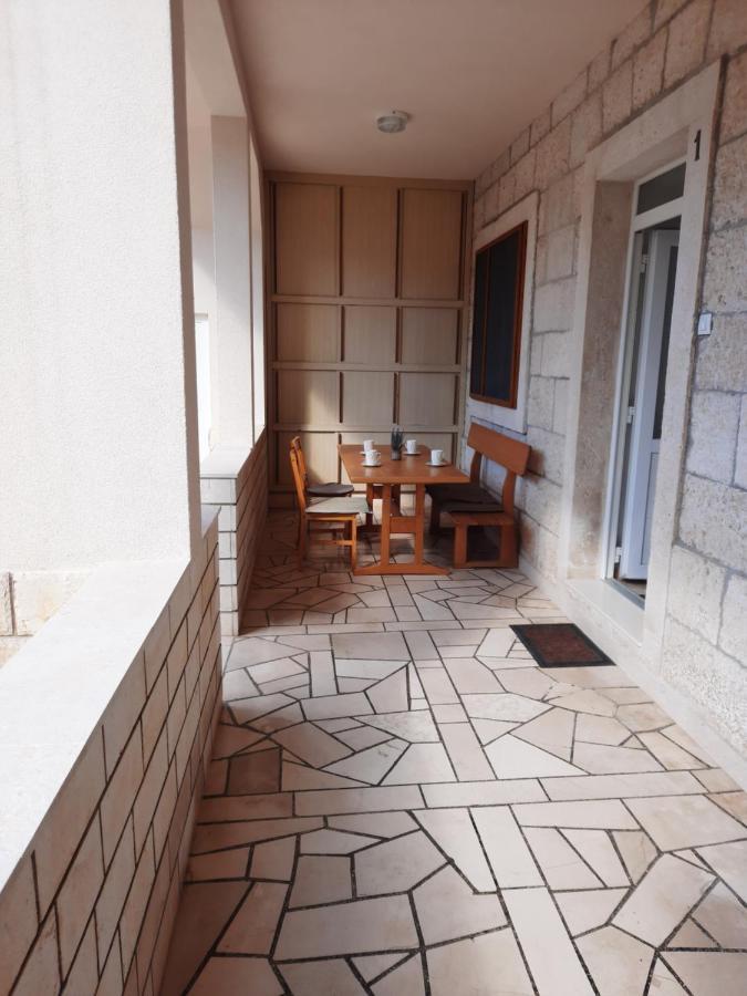 Apartments Villa Beba Комижа Экстерьер фото