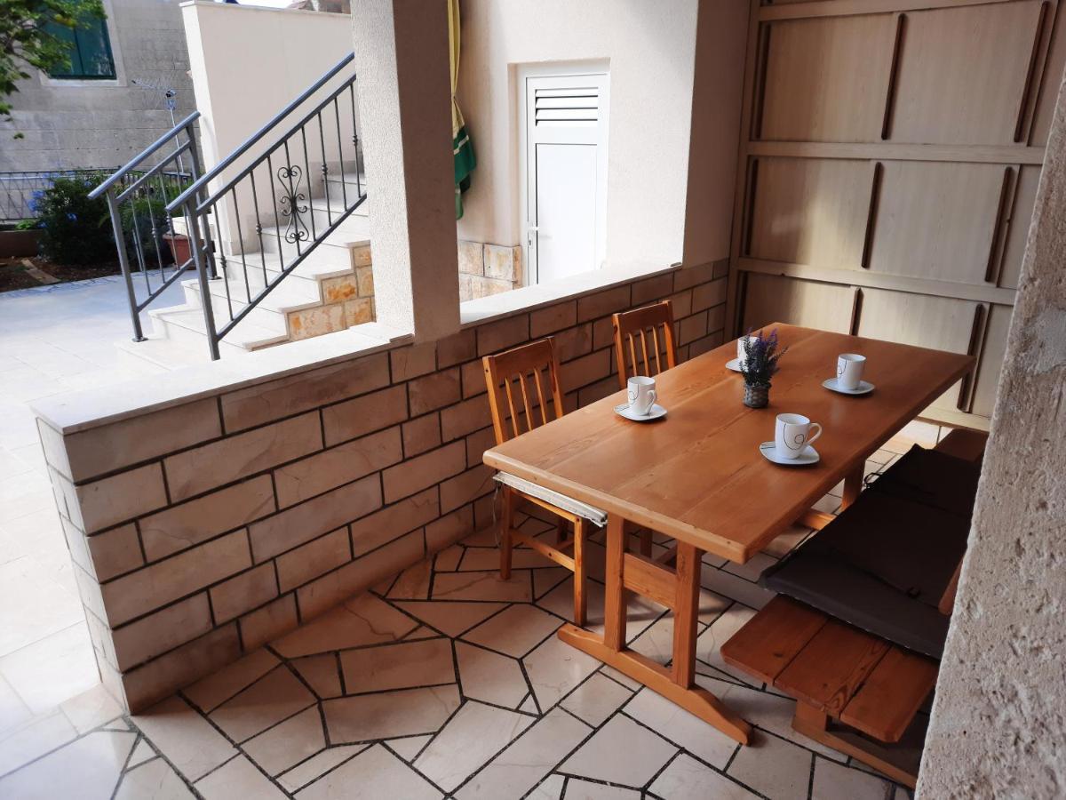 Apartments Villa Beba Комижа Экстерьер фото