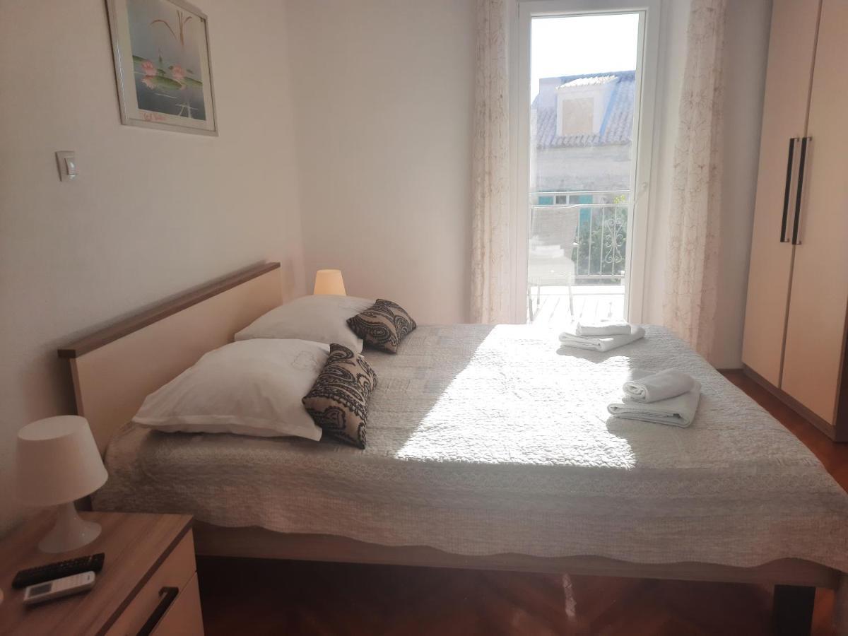 Apartments Villa Beba Комижа Экстерьер фото