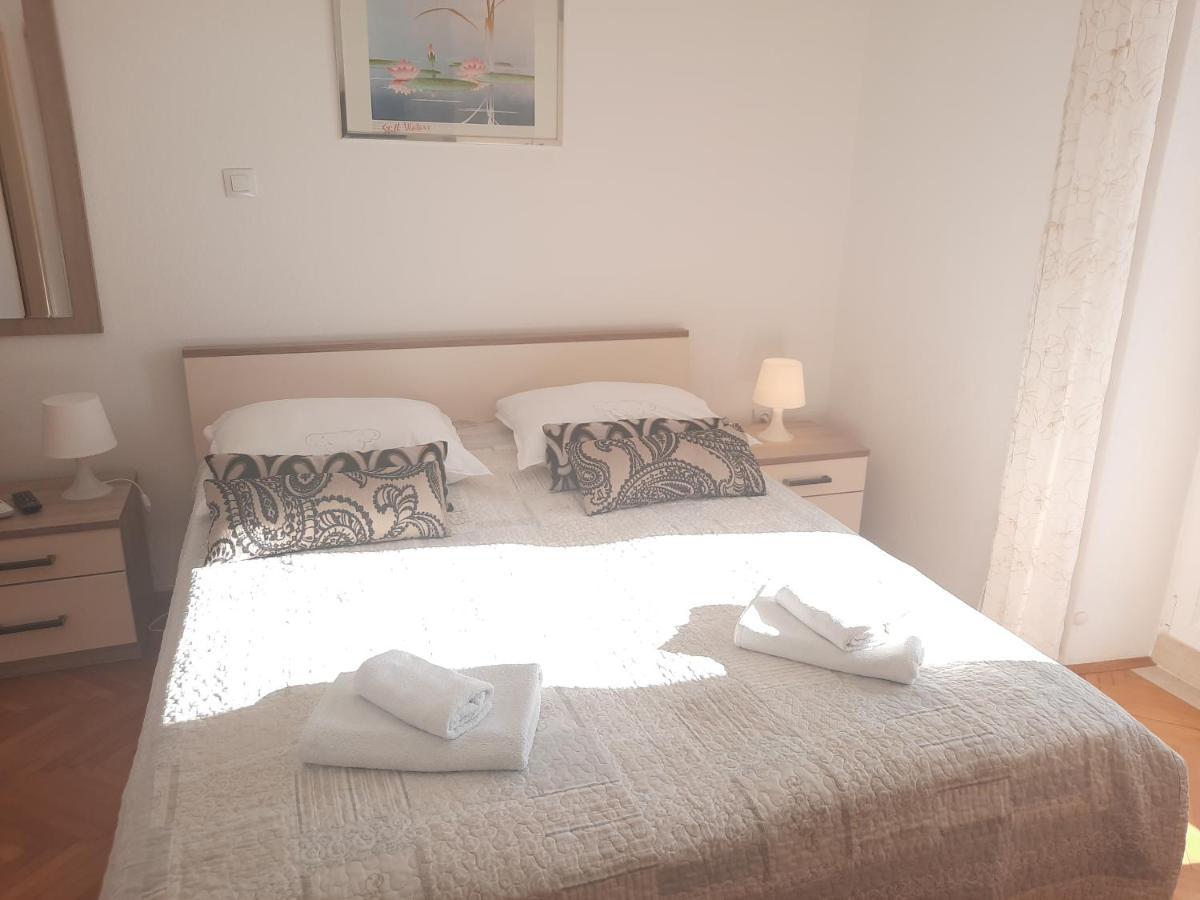 Apartments Villa Beba Комижа Экстерьер фото