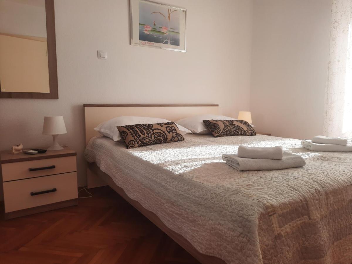 Apartments Villa Beba Комижа Экстерьер фото