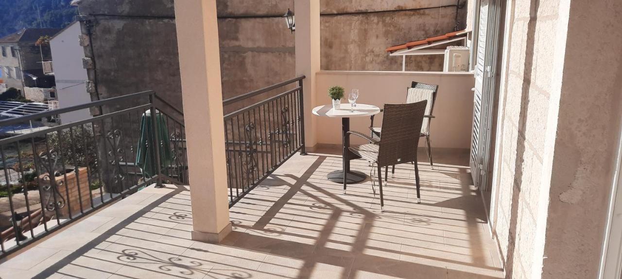 Apartments Villa Beba Комижа Экстерьер фото