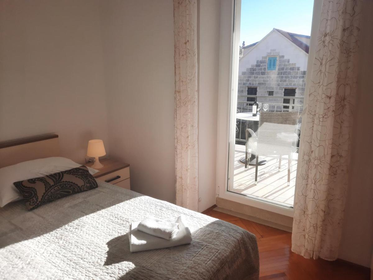 Apartments Villa Beba Комижа Экстерьер фото