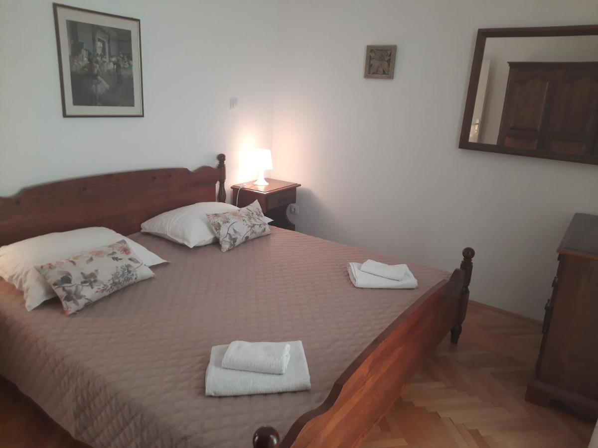Apartments Villa Beba Комижа Экстерьер фото