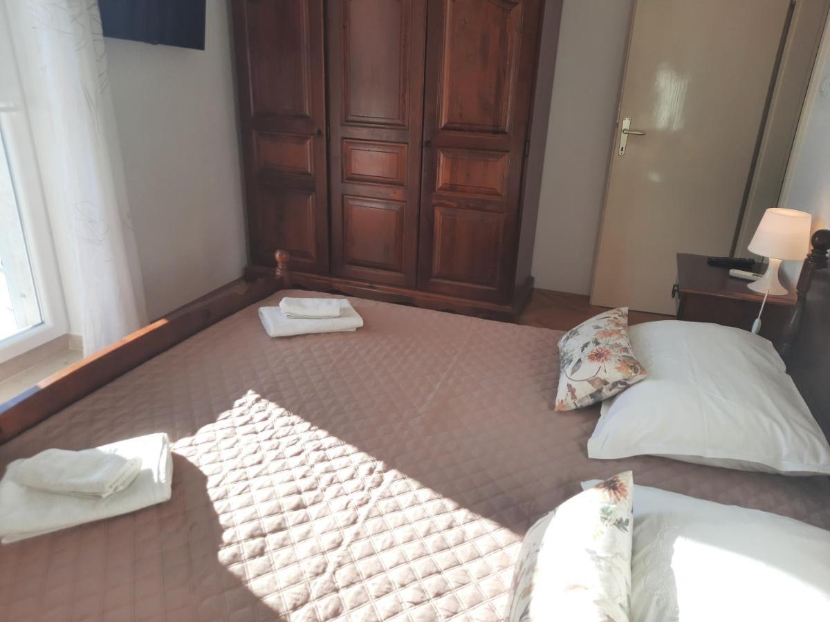 Apartments Villa Beba Комижа Экстерьер фото