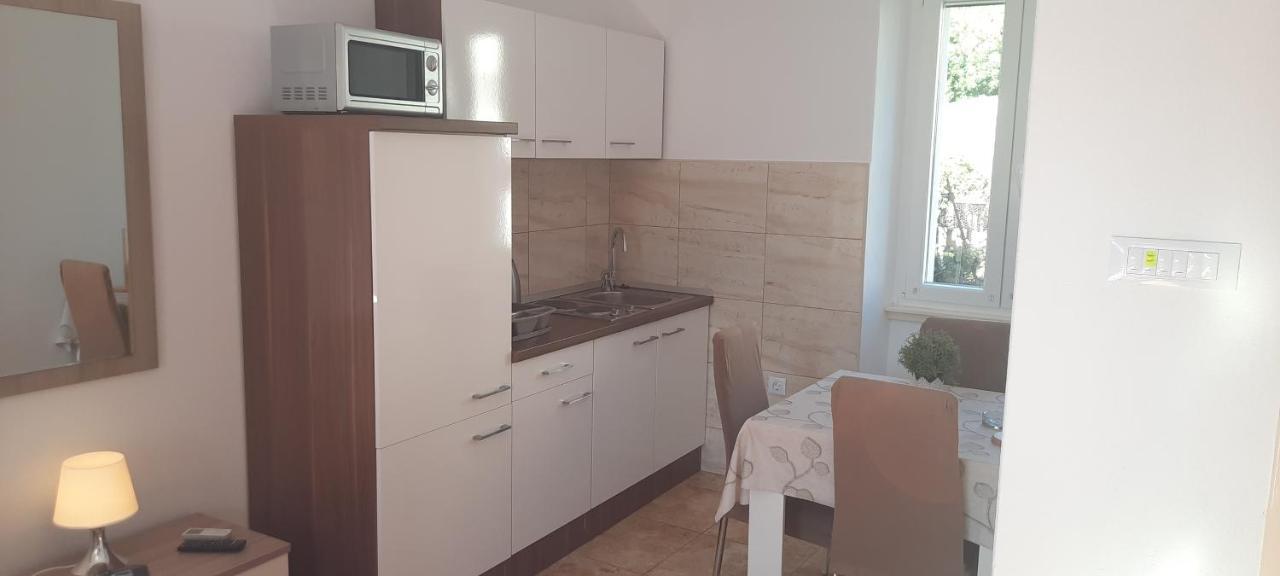 Apartments Villa Beba Комижа Экстерьер фото