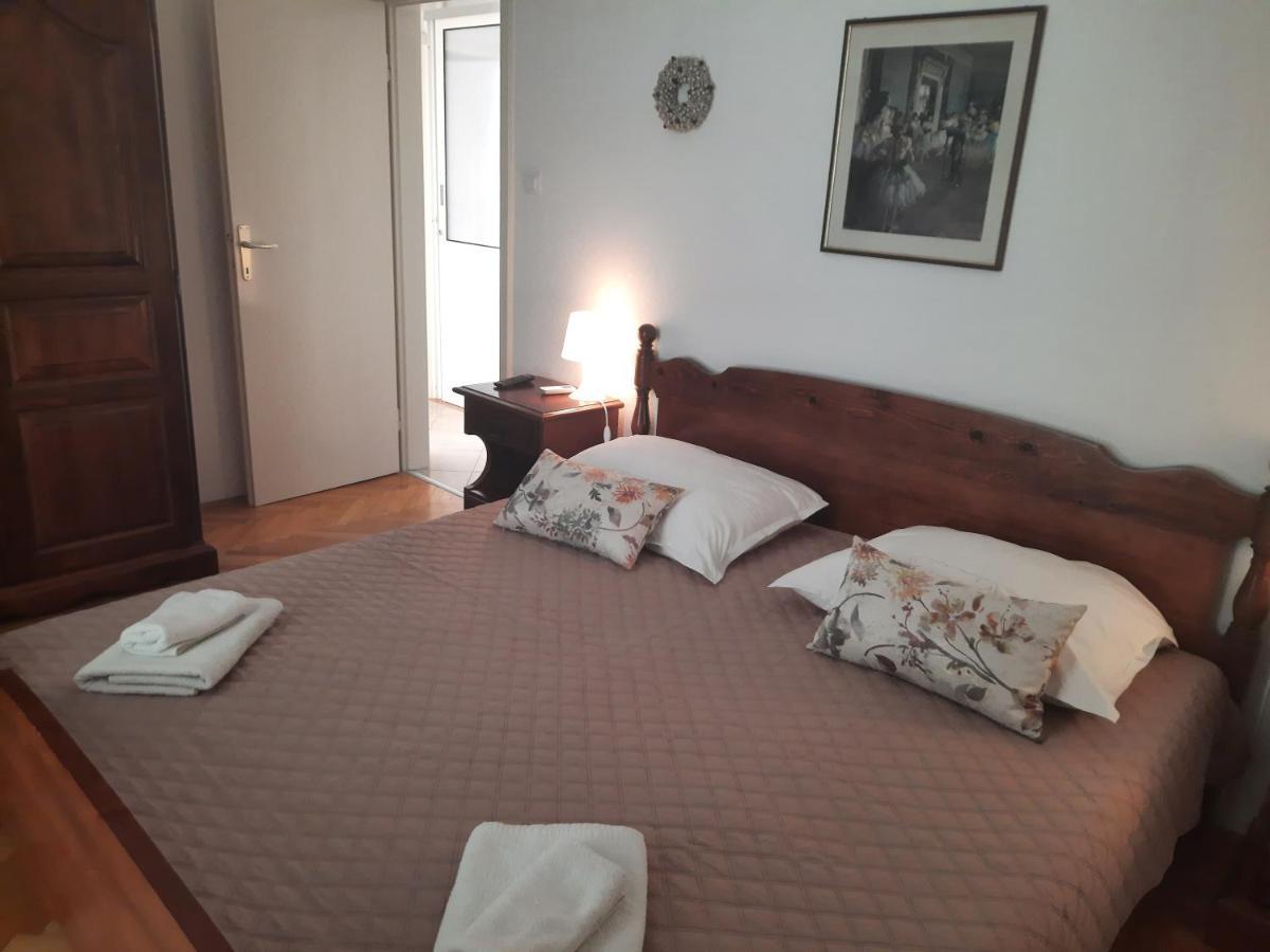 Apartments Villa Beba Комижа Экстерьер фото