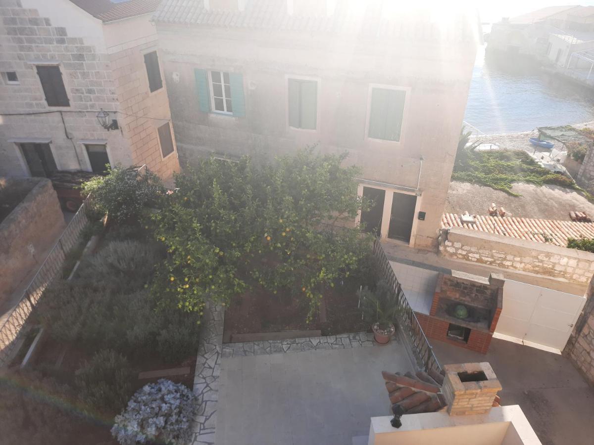 Apartments Villa Beba Комижа Экстерьер фото