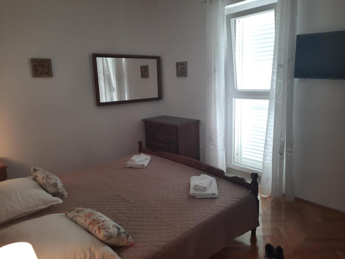 Apartments Villa Beba Комижа Экстерьер фото