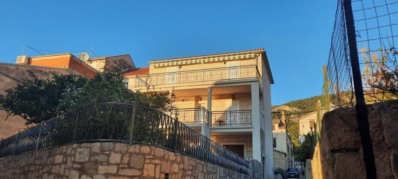 Apartments Villa Beba Комижа Экстерьер фото