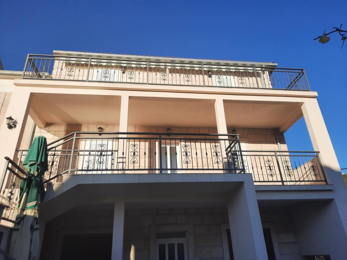 Apartments Villa Beba Комижа Экстерьер фото