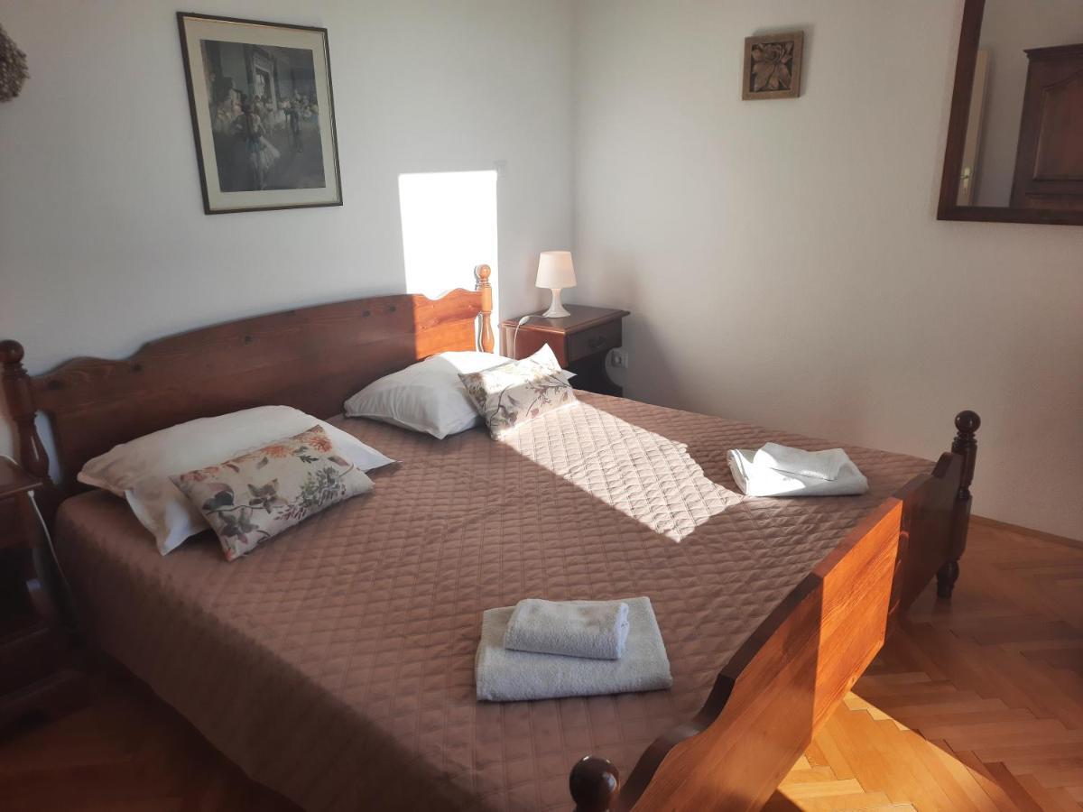 Apartments Villa Beba Комижа Экстерьер фото