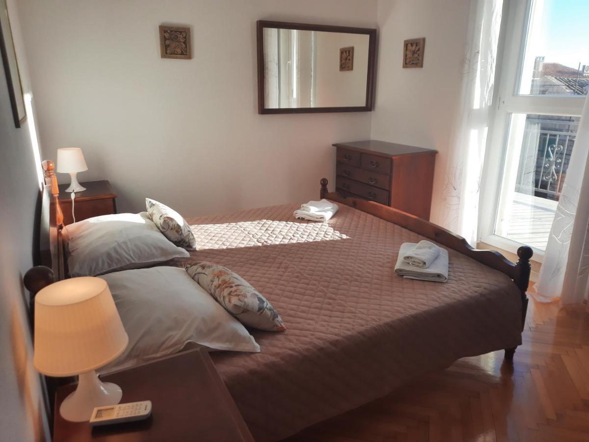 Apartments Villa Beba Комижа Экстерьер фото
