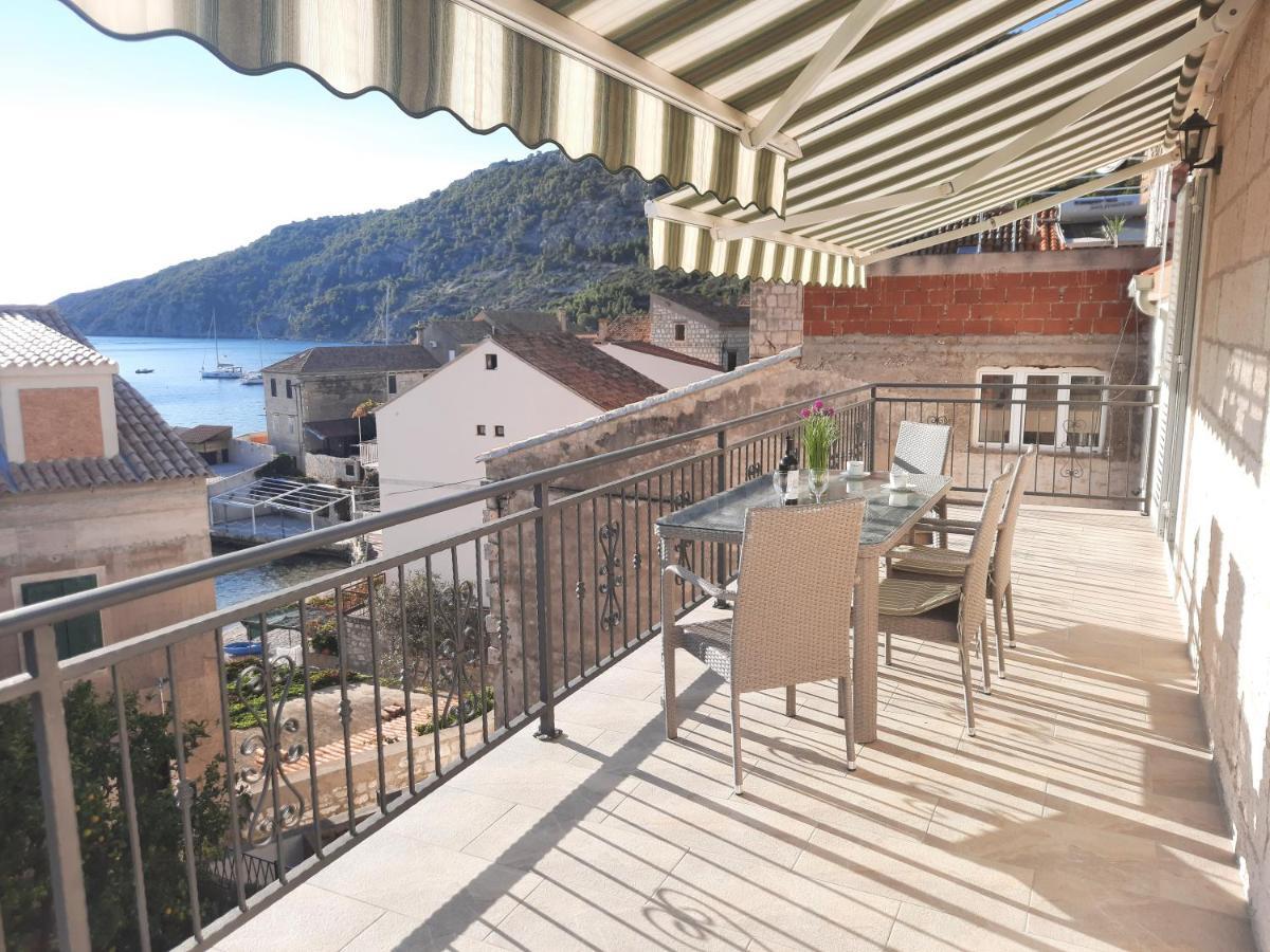 Apartments Villa Beba Комижа Экстерьер фото