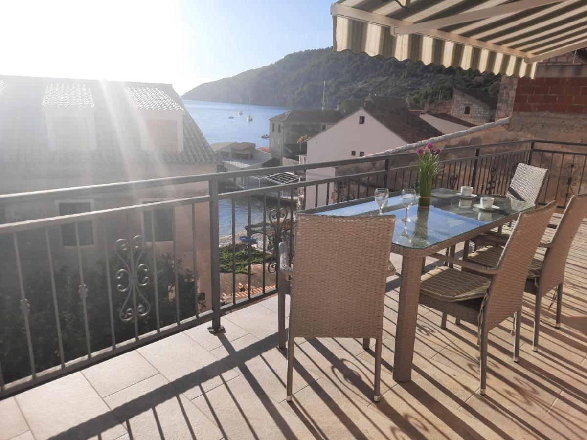 Apartments Villa Beba Комижа Экстерьер фото