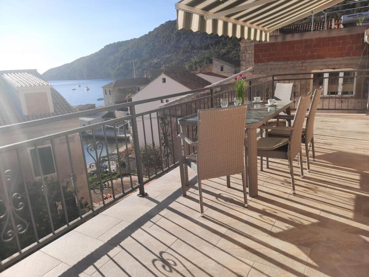 Apartments Villa Beba Комижа Экстерьер фото