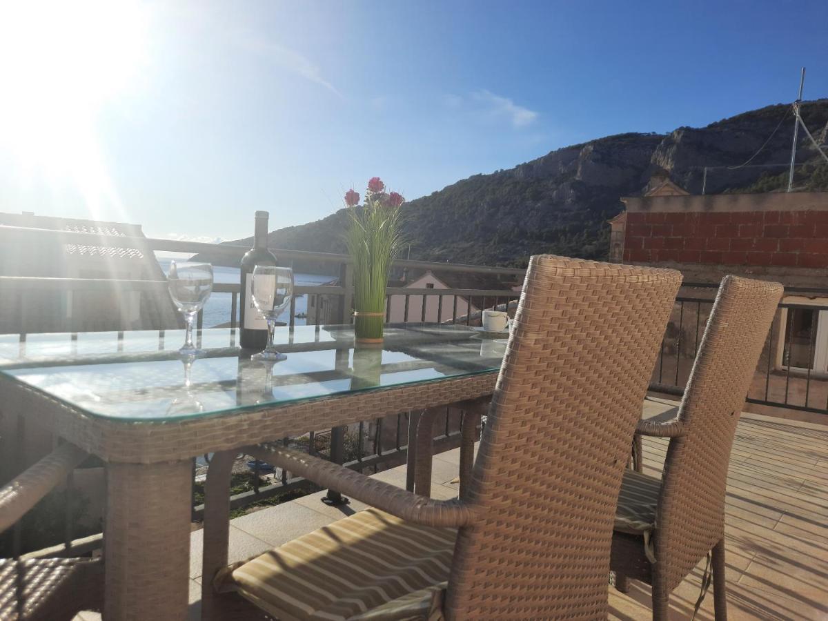 Apartments Villa Beba Комижа Экстерьер фото
