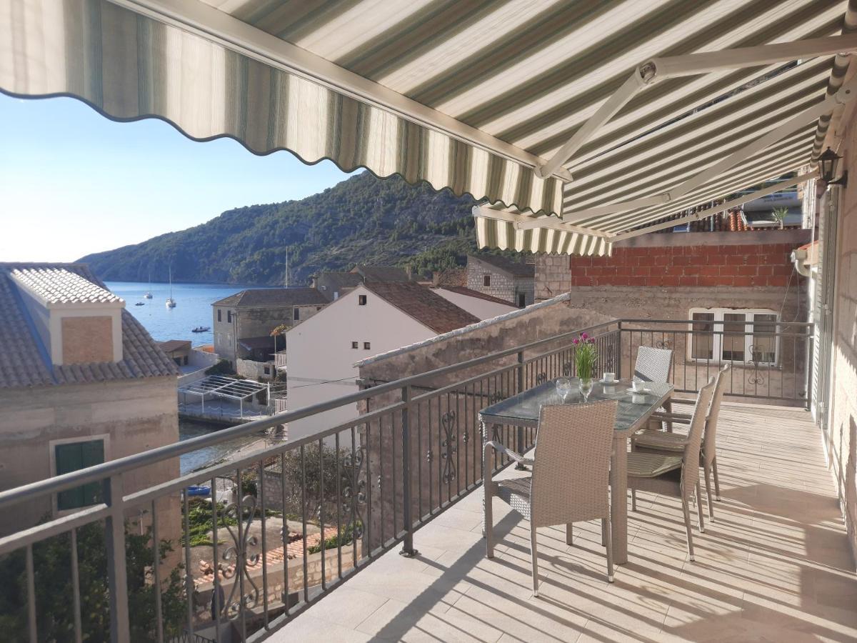 Apartments Villa Beba Комижа Экстерьер фото