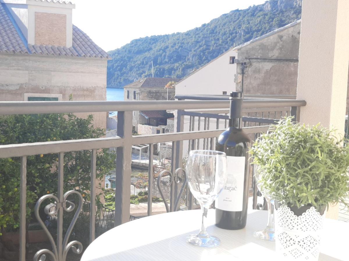 Apartments Villa Beba Комижа Экстерьер фото