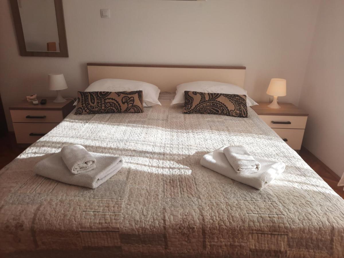 Apartments Villa Beba Комижа Экстерьер фото