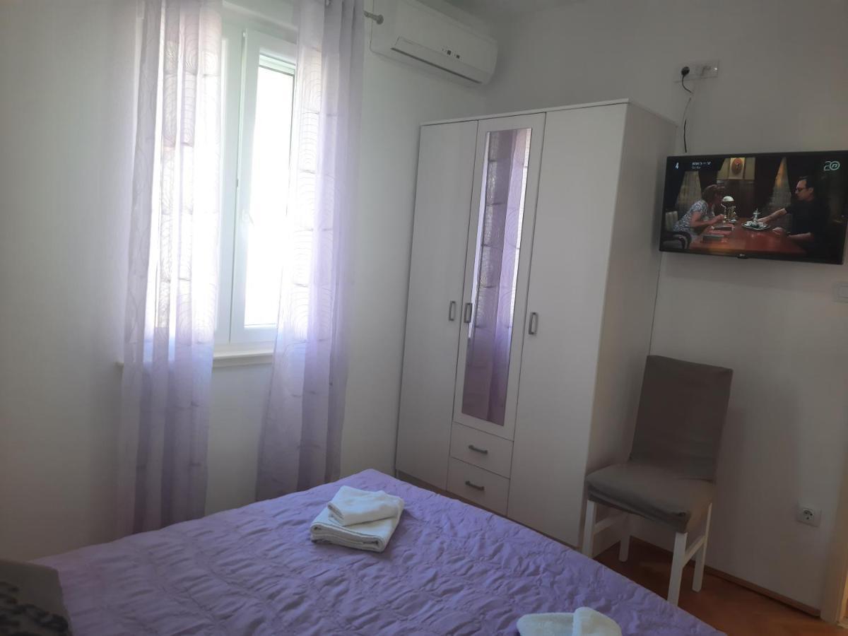 Apartments Villa Beba Комижа Экстерьер фото